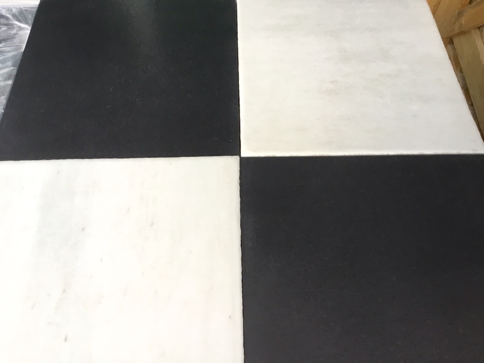 CHESSBOARD CARRARA & BLACK SLATE 