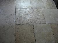 ANTIQUE RECLAIMED DALLE DE BOURGOGNE ANCIENS PIERRE DE BOURGOGNE LIMESTONE OF RECOVERY FLAGSTONES TRES ANCIENNE AVEC BELLE PATINE AUTHENTIFIE COULEUR MIEL,EN MAGASIN GRANDES STOCK COUPES A' 3 CM. PRET EN CAISSES POUR LA VENTE.(STOCKS FOR SALE).ANTICHI PAVIMENTI