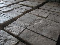 GRANDI STOCK(1000 M2)DI PAVIMENTI IN PIETRA DI RECUPERO VERAMENTE MOLTO ANTICHI,EPOCA DAL 1200 AL 1800,TAGLIATI A 5 CM. IN PALETT DA M2 10,54 PRONTI PER EXPORT.MATERIALE IN PIETRA DI RECUPERO