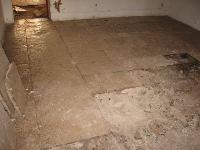 ANCIENT FLOORING IN PIERRE DE BOURGOGNE AGE 1800 ORIGINAL (OLDSTONE LIMITED).<br>
MATERIAUX ANCIENS RECLAIMED ANTIQUE LIMESTONE