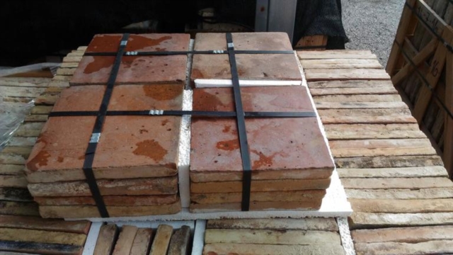 RECLAIMED TERRACOTTA FLOORING - Age 18th Century RECLAIMED TERRACOTTA FLOORING - Age 18th Century