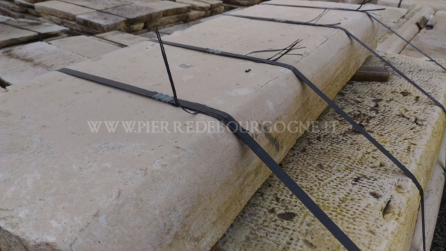 ANTIQUE KERBSTONES IN LIMESTONE ANTIQUE KERBSTONES IN LIMESTONE